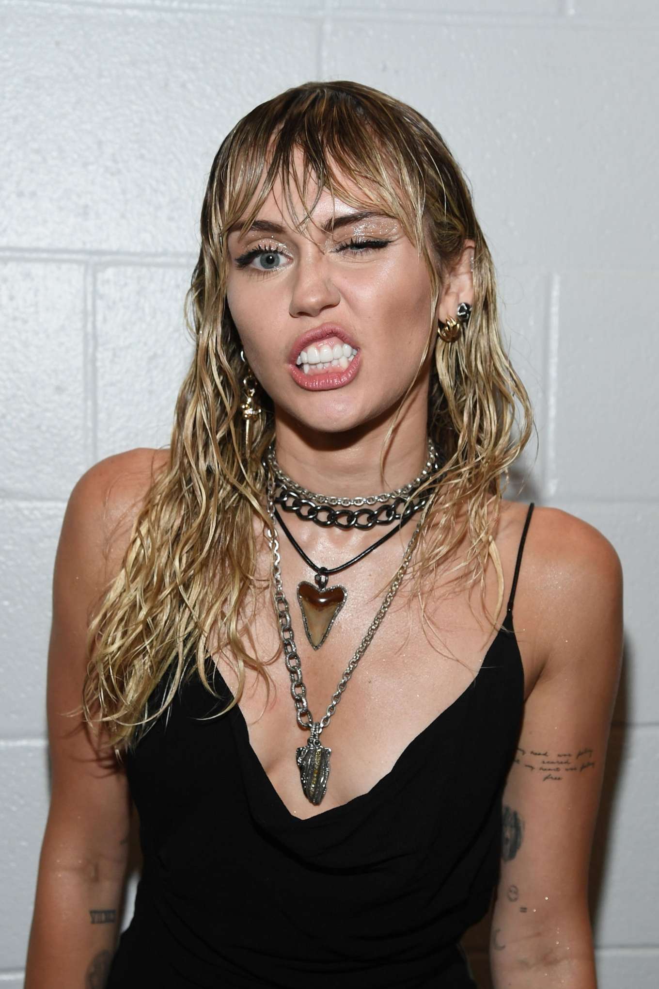 Miley Cyrus â€“ Backstage photoshoot at the 2019 MTV Video Music Awards