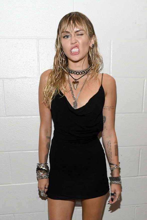 Miley Cyrus - Backstage photoshoot at the 2019 MTV Video Music Awards