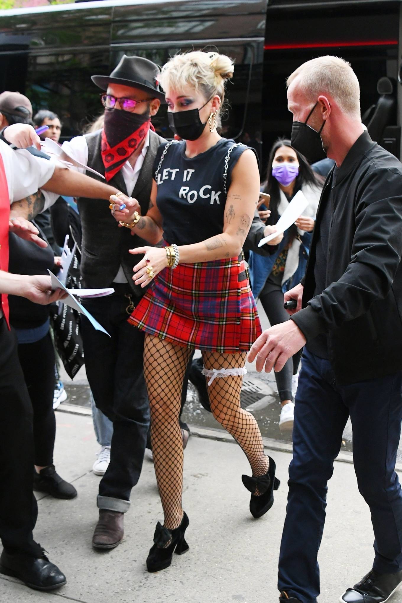 Miley Cyrus 2021 : Miley Cyrus – Dons punk rock style at her hotel in New York-14