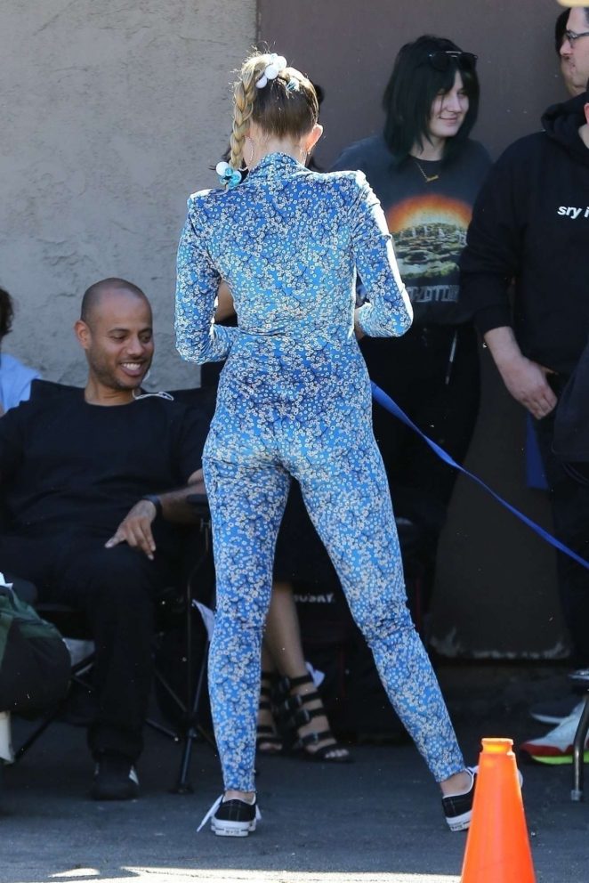 Miley Cyrus - Filming a movie candids in Los Angeles