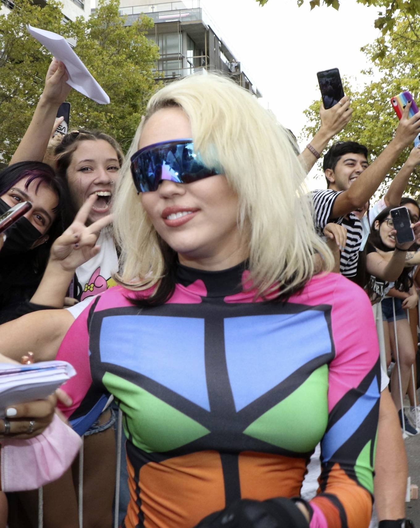 Miley Cyrus 2022 : Miley Cyrus – Greets her fans in Buenos Aires-01