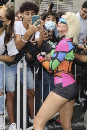 Miley Cyrus - Greets her fans in Buenos Aires