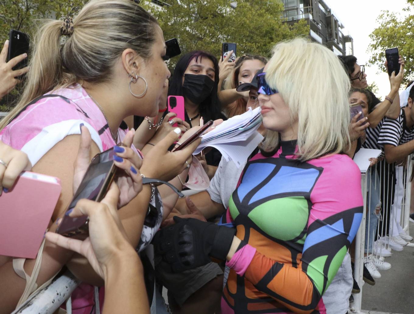 Miley Cyrus 2022 : Miley Cyrus – Greets her fans in Buenos Aires-03
