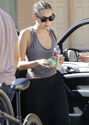 Miley Cyrus - Headed for lunch in Studio City