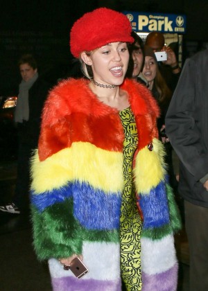 Miley Cyrus - Leaves Her Hotel in New York
