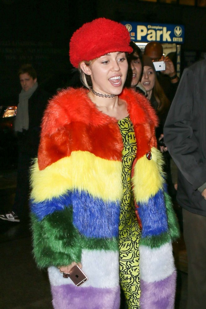 Miley Cyrus - Leaves Her Hotel in New York