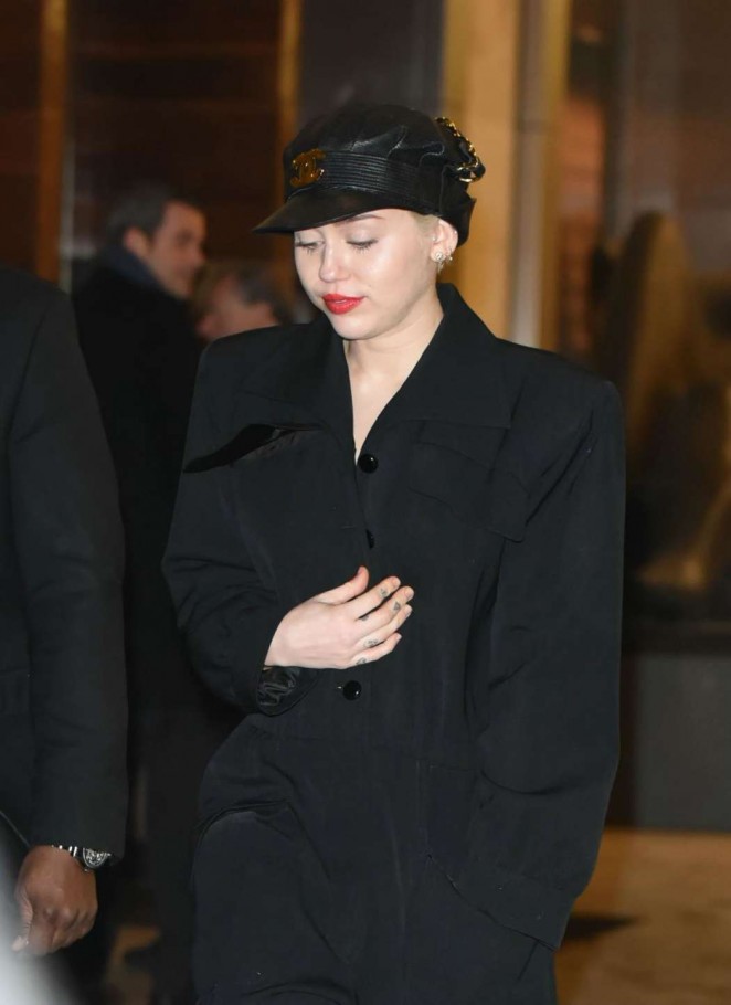Miley Cyrus - Leaving Nobu in NYC