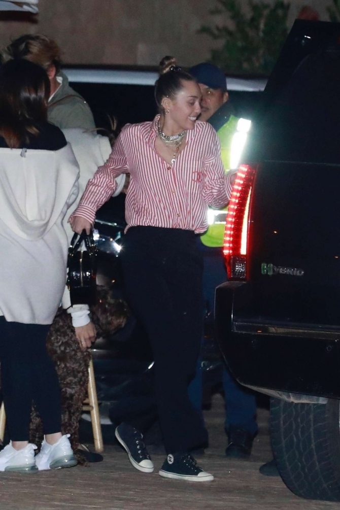 Miley Cyrus out for dinner at Soho House in Malibu
