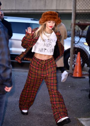 Miley Cyrus - Out in New Jersey