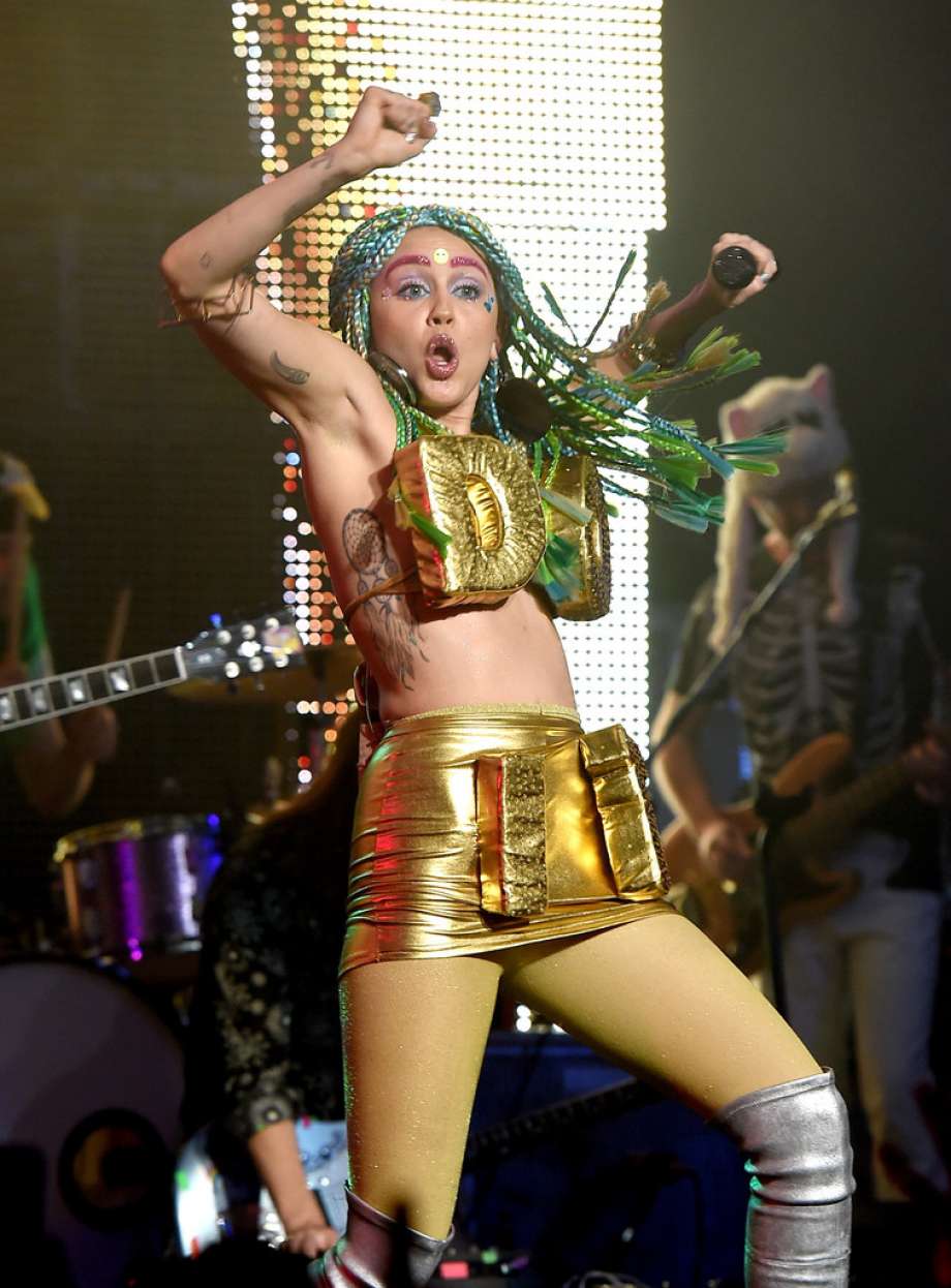Miley Cyrus 2015 : Miley Cyrus: Perform at the Wiltern Theatre-04