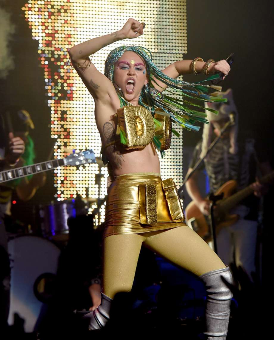 Miley Cyrus 2015 : Miley Cyrus: Perform at the Wiltern Theatre-08
