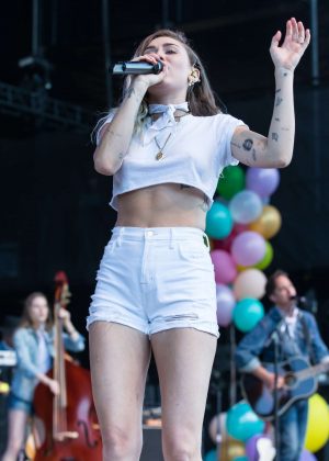 Miley Cyrus - Performing at 103.5 KTU's KTUphoria 2017 in Long Island