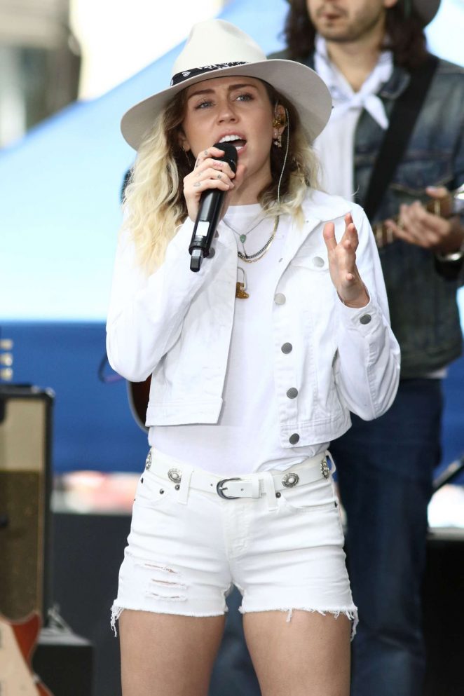 Miley Cyrus Performs Live at the NBC 'Today' show in New York