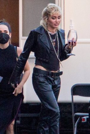 Miley Cyrus - Photo shoot candids at a studio in Burbank