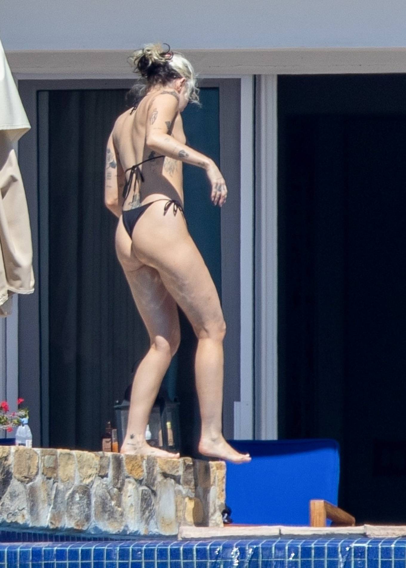 Miley Cyrus – Seen In a ʙικιɴι on vacation in Cabo San Lucas – Mexico-23 – GotCeleb