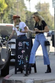 Miley Cyrus - Shopping candids with her mom Tish in Studio City