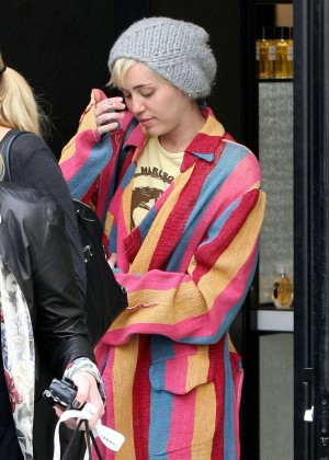 Miley Cyrus - Shopping in Beverly Hills