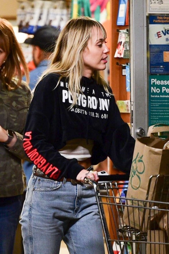 Miley Cyrus - Shopping in Sherman Oaks