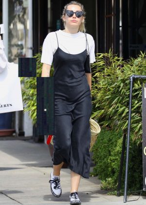 Miley Cyrus - Shopping in Studio City