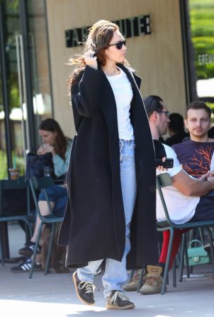 Miley Cyrus - Steps out at Erewhon in Los Angeles