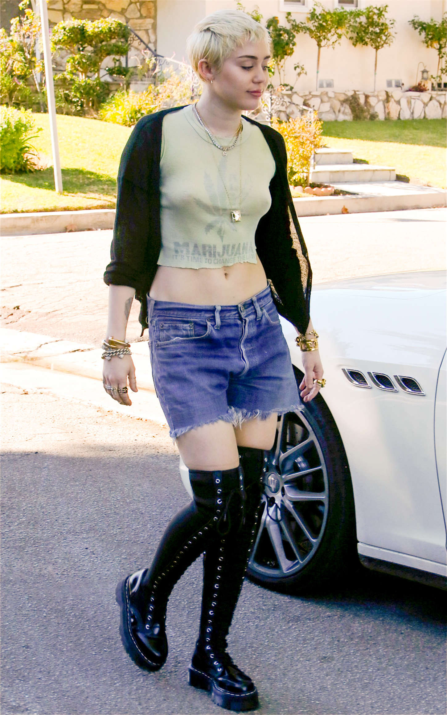 Miley Cyrus In Jeans 04 Gotceleb