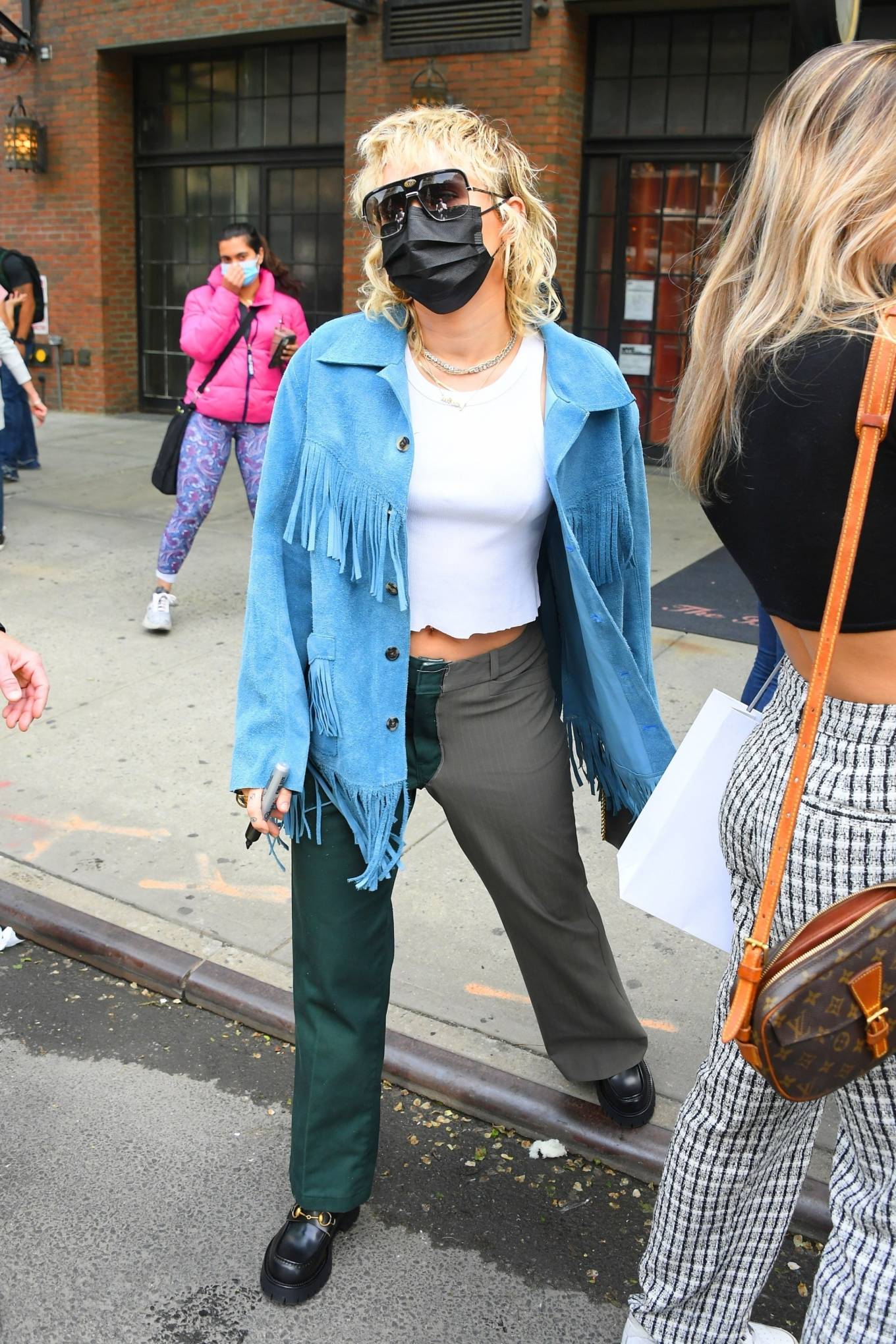 Miley Cyrus – With her fans in New York outside The Bowery Hotel – GotCeleb