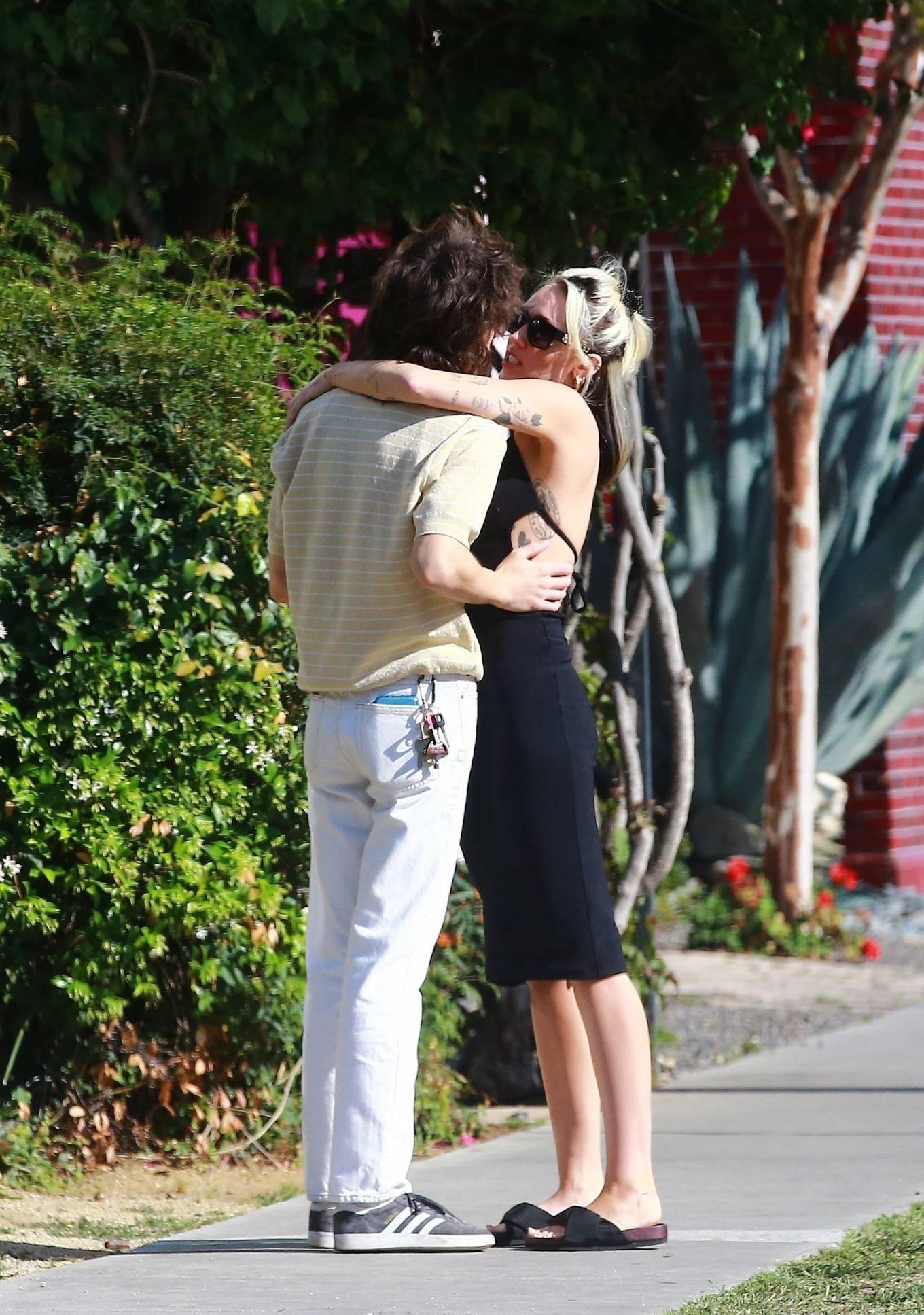 Miley Cyrus 2022 : Miley Cyrus – With Maxx Morando on the PDA in West Hollywood-08