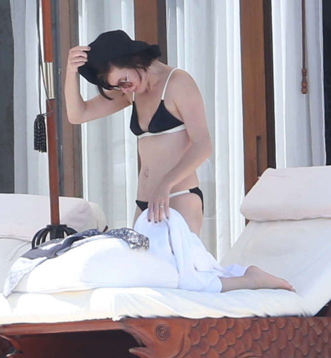 Milla Jovovich in Bikini on vacation in Mexico