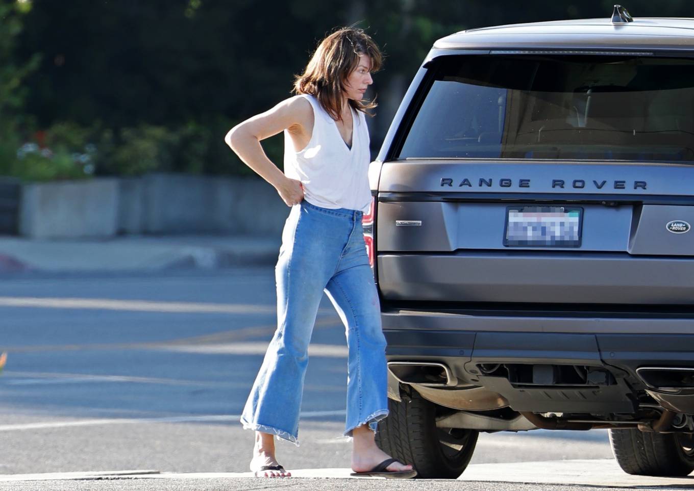 Milla Jovovich 2022 : Milla Jovovich – Pumping gas into her $145k Range Rover Autobiography on Sunset Blvd-05