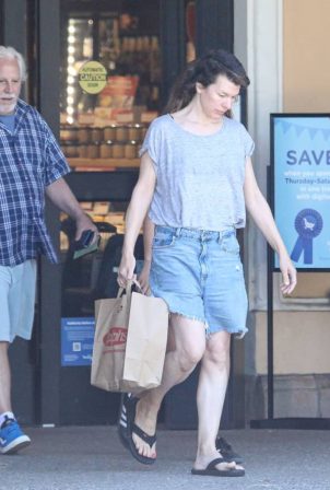 Milla Jovovich - Shopping candids at Ralph's in Malibu