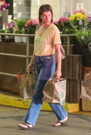Milla Jovovich - Shopping for groceries at Whole Foods in Beverly Hills