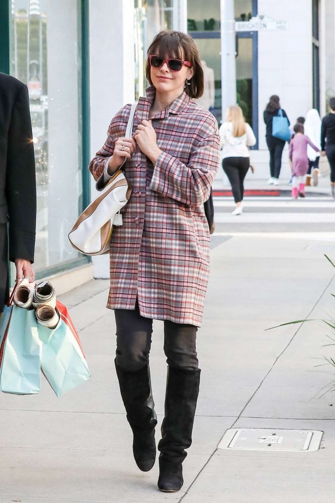 Milla Jovovich - Shopping in Beverly Hills