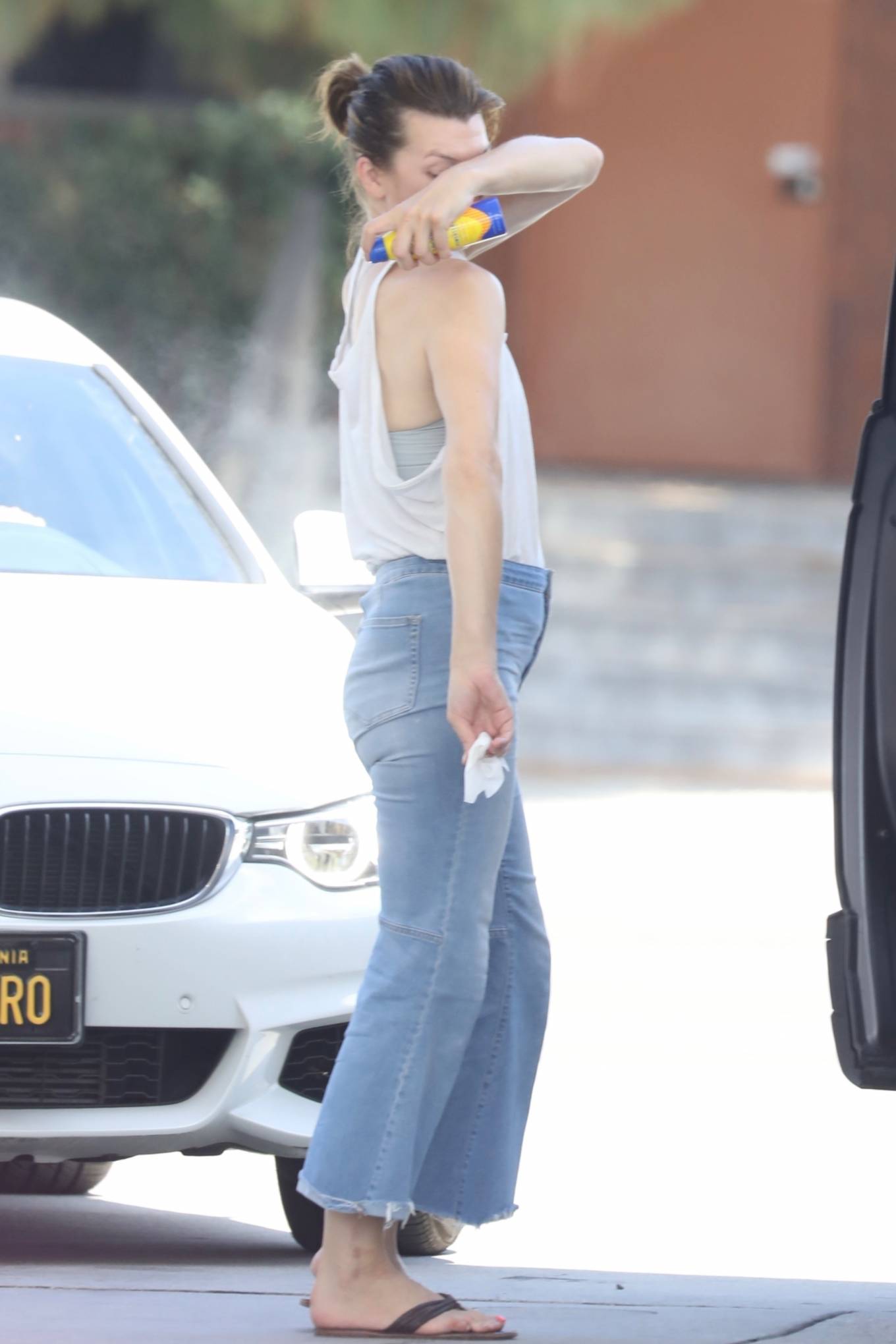 Milla Jovovich 2022 : Milla Jovovich – Shopping in Los Angeles-06