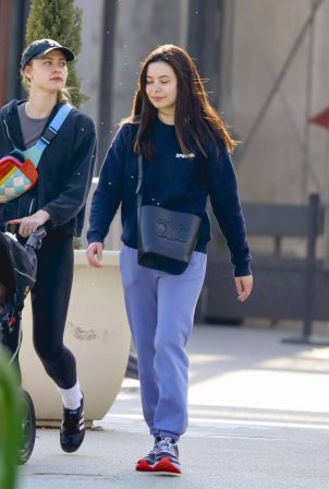 Miranda Cosgrove - Seen at the zoo with her friend in Los Angeles