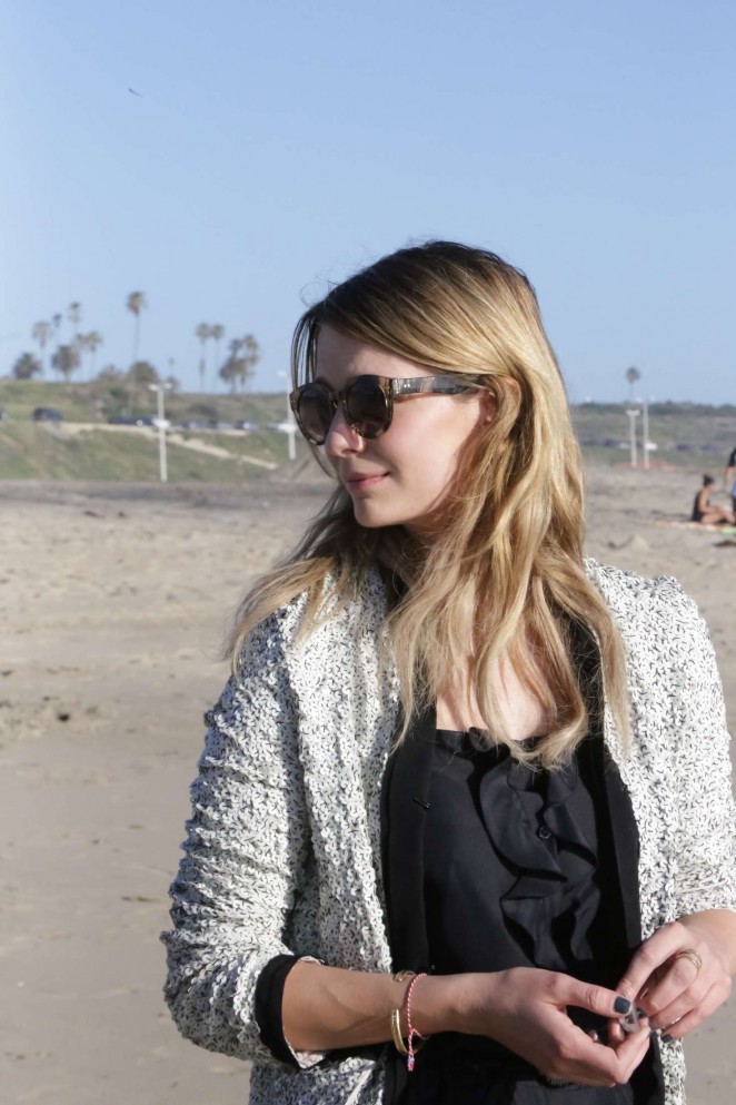 Mischa Barton - Filming Sunset Scenes for 'DWTS' at the beach in LA