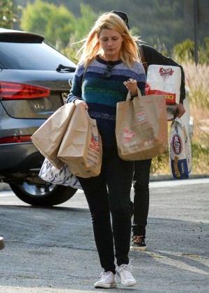 Mischa Barton - Shopping at a Rite Aid Store in Los Angeles