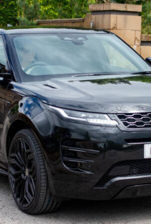 Molly-Mae Hague - In her brand new Land Rover Discovery in Manchester