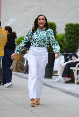 Molly Shannon - In white pants running some errands in New York