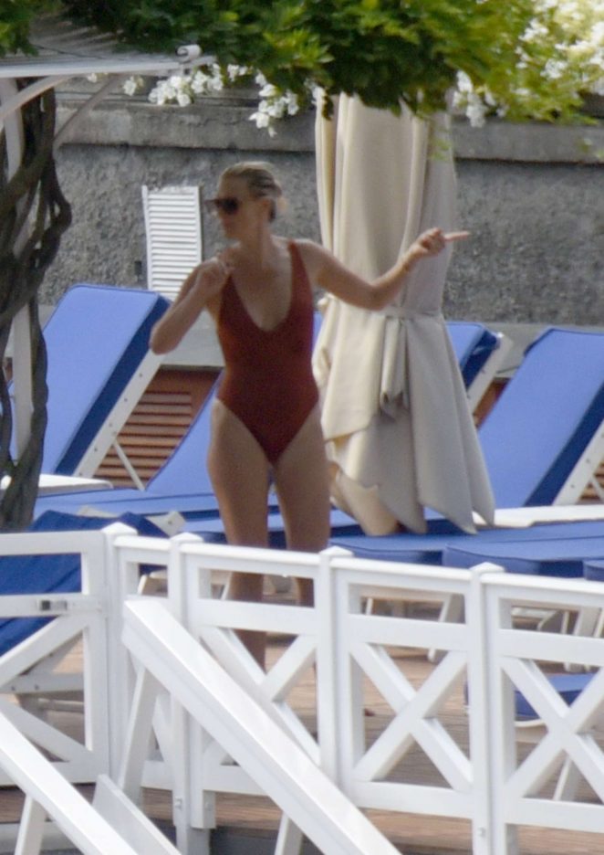 Molly Sims in Swqimsuit on vacation in Italy