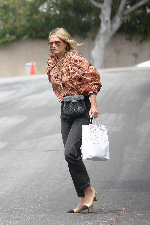Molly Sims - Seen carrying a gift bag in Los Angeles