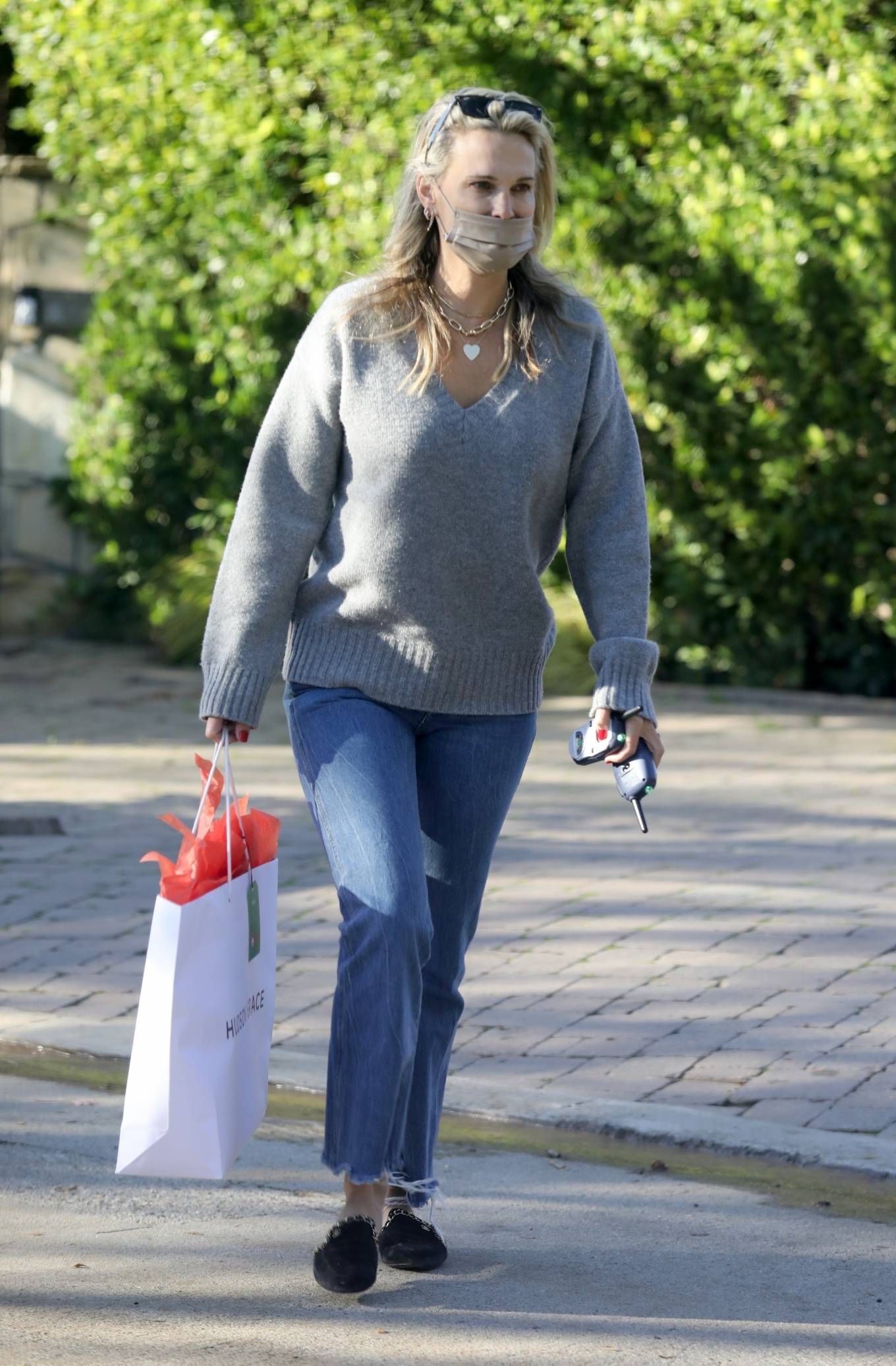 Molly Sims - Seen in denim and a sweater top in Brentwood