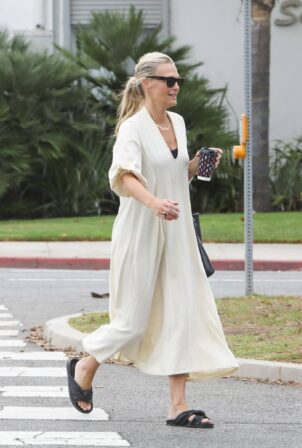 Molly Sims - Steps out in Santa Monica