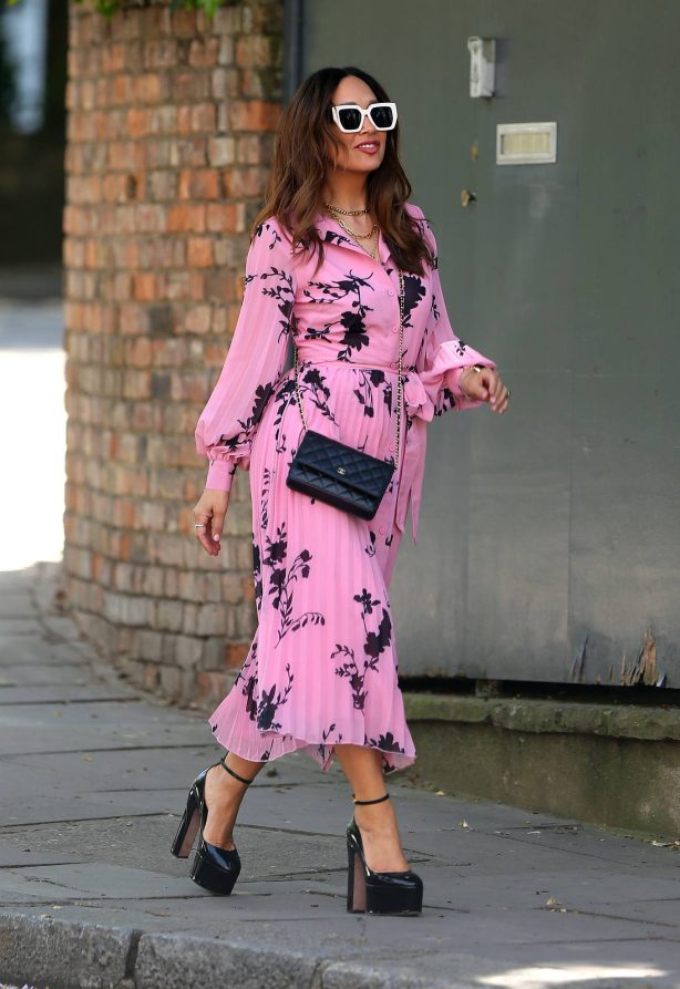 Myleene Klass - On a lunch date with a friend in north London