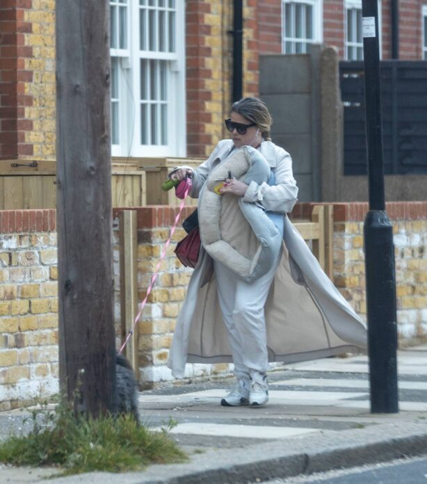 Nadia Essex - Seen carrying the dogs bed in hand in London