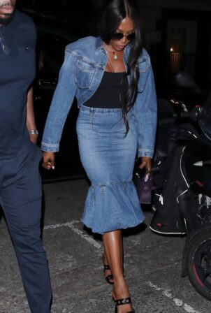 Naomi Campbell - Dinner candids at Twenty Two in London