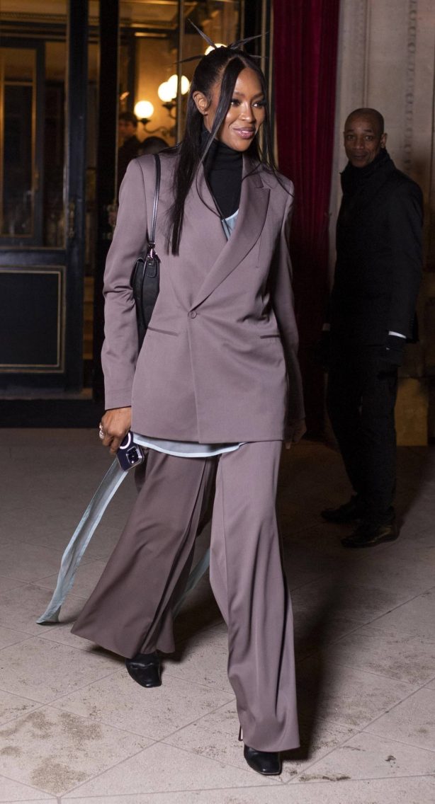 Naomi Campbell - Exits hotel 'La Réserve' during Paris Fashion Week 2023