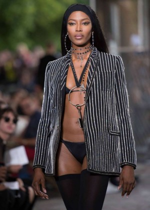 Naomi Campbell - Givenchy 2016 Fashion Show in Paris