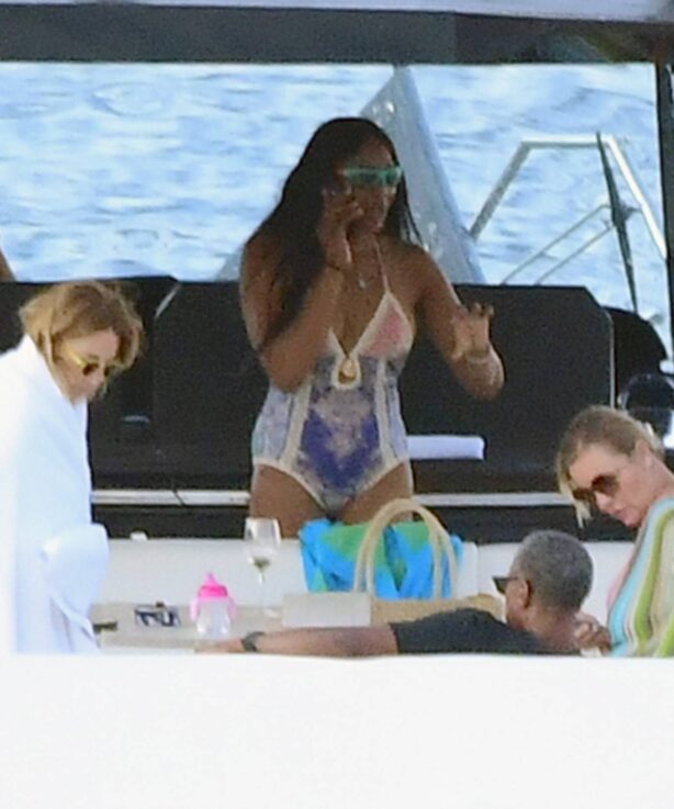 Naomi Campbell - Spotted on a yacht in Bodrum - Turkey