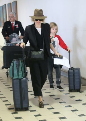 Naomi Watts - Arrives with her children for Christmas in Brisbane