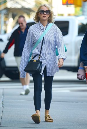 Naomi Watts - Enjoys a Monday morning stroll around Manhattan